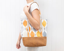 Load image into Gallery viewer, Freya strappy tote bag PDF sewing tutorial sewing pattern Freya Strappy Tote Sewing Bag Pattern PDF