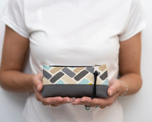 Load image into Gallery viewer, Nora zipped pouch PDF sewing tutorial sewing pattern