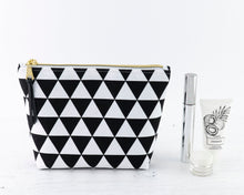 Load image into Gallery viewer, Verity zipped pouch PDF sewing tutorial sewing pattern