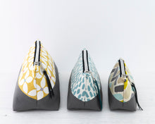 Load image into Gallery viewer, Nora zipped pouch PDF sewing tutorial sewing pattern