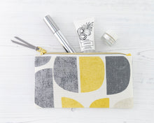 Load image into Gallery viewer, Tasnim pencil case sewing tutorial sewing pattern