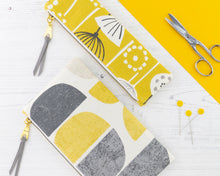 Load image into Gallery viewer, Tasnim pencil case sewing tutorial sewing pattern