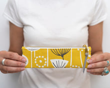 Load image into Gallery viewer, Tasnim pencil case sewing tutorial sewing pattern