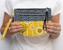 Load image into Gallery viewer, Lexie wristlet pouch PDF sewing tutorial sewing pattern