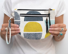 Load image into Gallery viewer, Brooke wristlet bag PDF sewing tutorial sewing pattern