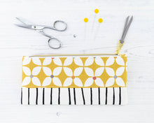Load image into Gallery viewer, Athena pencil case sewing tutorial sewing pattern