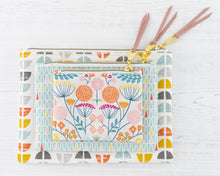 Load image into Gallery viewer, Esmee zipper pouch sewing tutorial sewing pattern