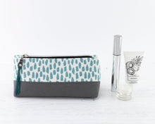 Load image into Gallery viewer, Nora zipped pouch PDF sewing tutorial sewing pattern