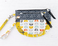 Load image into Gallery viewer, Lexie wristlet pouch PDF sewing tutorial sewing pattern