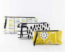 Load image into Gallery viewer, Iris zipper pouch sewing tutorial sewing pattern