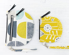 Load image into Gallery viewer, Brooke wristlet bag PDF sewing tutorial sewing pattern