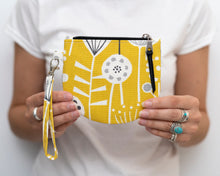 Load image into Gallery viewer, Brooke wristlet bag PDF sewing tutorial sewing pattern