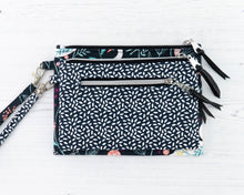 Load image into Gallery viewer, Lena wristlet bag PDF sewing tutorial sewing pattern
