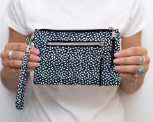 Load image into Gallery viewer, Lena wristlet bag PDF sewing tutorial sewing pattern