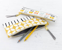 Load image into Gallery viewer, Athena pencil case sewing tutorial sewing pattern