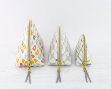 Load image into Gallery viewer, Seren dumpling zipped pouch PDF sewing tutorial sewing pattern