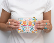 Load image into Gallery viewer, Esmee zipper pouch sewing tutorial sewing pattern