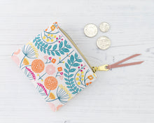Load image into Gallery viewer, Esmee zipper pouch sewing tutorial sewing pattern