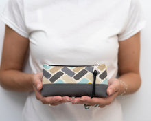 Load image into Gallery viewer, Nora zipped pouch PDF sewing tutorial sewing pattern