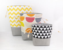 Load image into Gallery viewer, Pippa drawstring bag PDF sewing tutorial sewing pattern