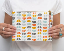 Load image into Gallery viewer, Esmee zipper pouch sewing tutorial sewing pattern Esmee Zipper Pouch Sewing Pattern PDF
