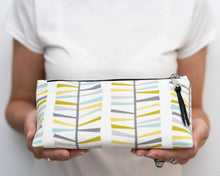 Load image into Gallery viewer, Iris zipper pouch sewing tutorial sewing pattern
