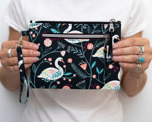 Load image into Gallery viewer, Lena wristlet bag PDF sewing tutorial sewing pattern
