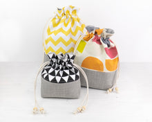 Load image into Gallery viewer, Pippa drawstring bag PDF sewing tutorial sewing pattern
