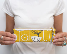 Load image into Gallery viewer, Tasnim pencil case sewing tutorial sewing pattern
