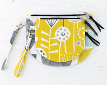 Load image into Gallery viewer, Brooke wristlet bag PDF sewing tutorial sewing pattern
