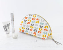 Load image into Gallery viewer, Seren dumpling zipped pouch PDF sewing tutorial sewing pattern

