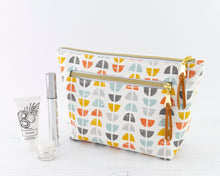 Load image into Gallery viewer, Imogen zipper pouch sewing tutorial sewing pattern
