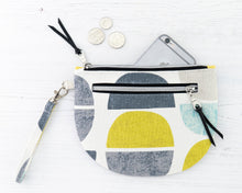 Load image into Gallery viewer, Brooke wristlet bag PDF sewing tutorial sewing pattern
