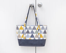 Load image into Gallery viewer, Freya strappy tote bag PDF sewing tutorial sewing pattern
